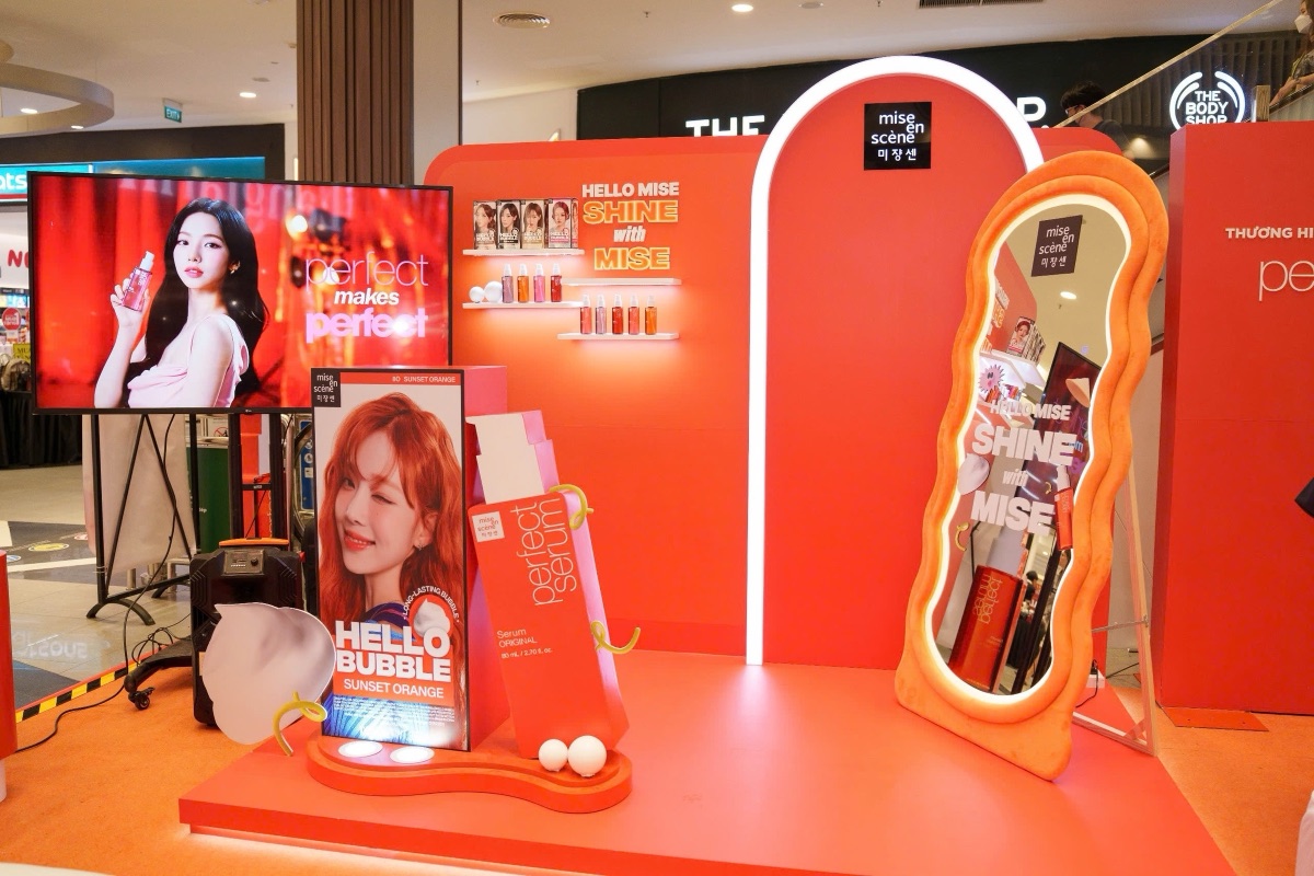 “Shine with Mise” event booth at Watsons